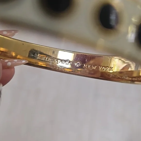 Kate Spade New York "In the Spotlight" Black/Cream/Gold Enamel Bangle Bracelet - Picture 4 of 8